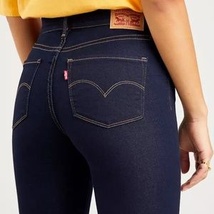 NWT Levi's 314 Shaping Straight Jeans